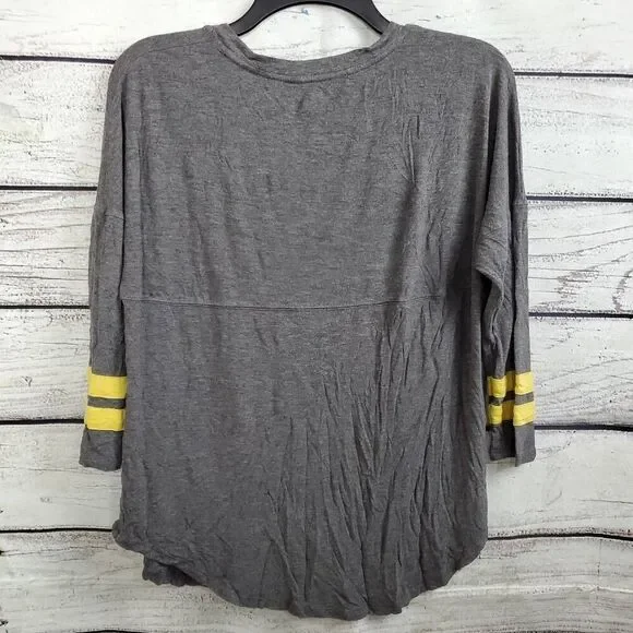 Maurices Small Gray T-shirt - Picture 2 of 6